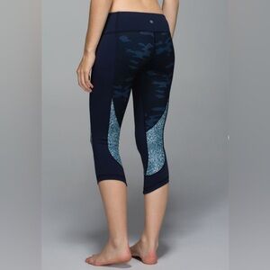 Wunder Under Crop Full-On Luon
Heathered  Camo Inkwell Pebble Alberta Lake